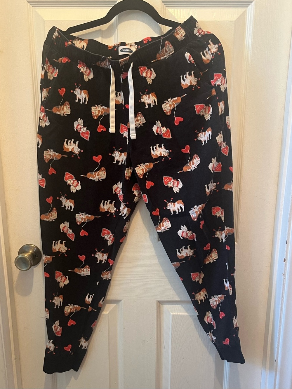 Women’s Old Navy Black Puppy Heart Print Jogger Pants